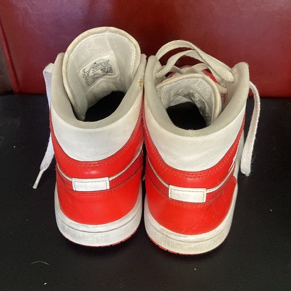 Nike Air Jordan - Red - Picture 3 of 7